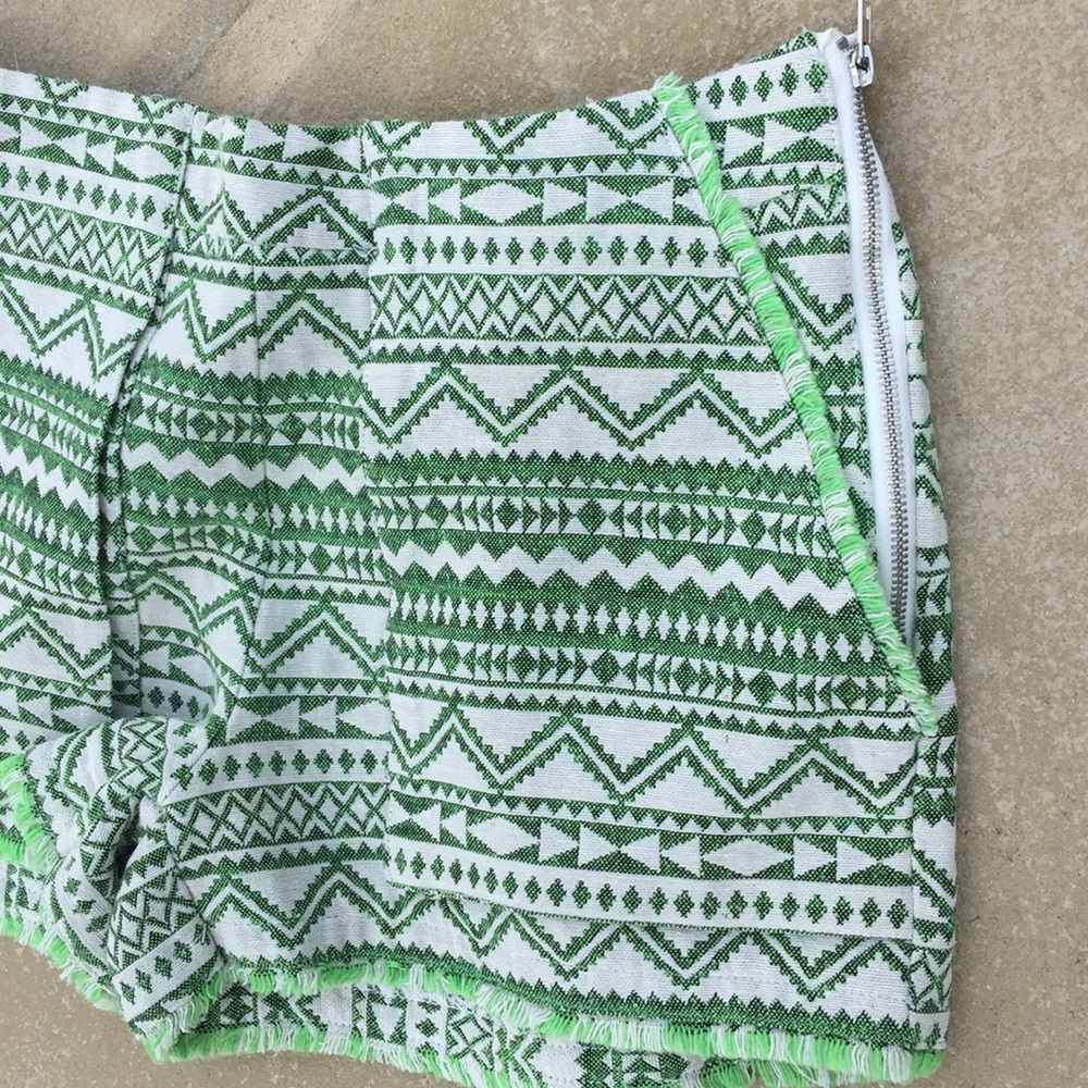 Ethereal Green & Cream Brocade Shorts.18153 - Picture 3 of 4